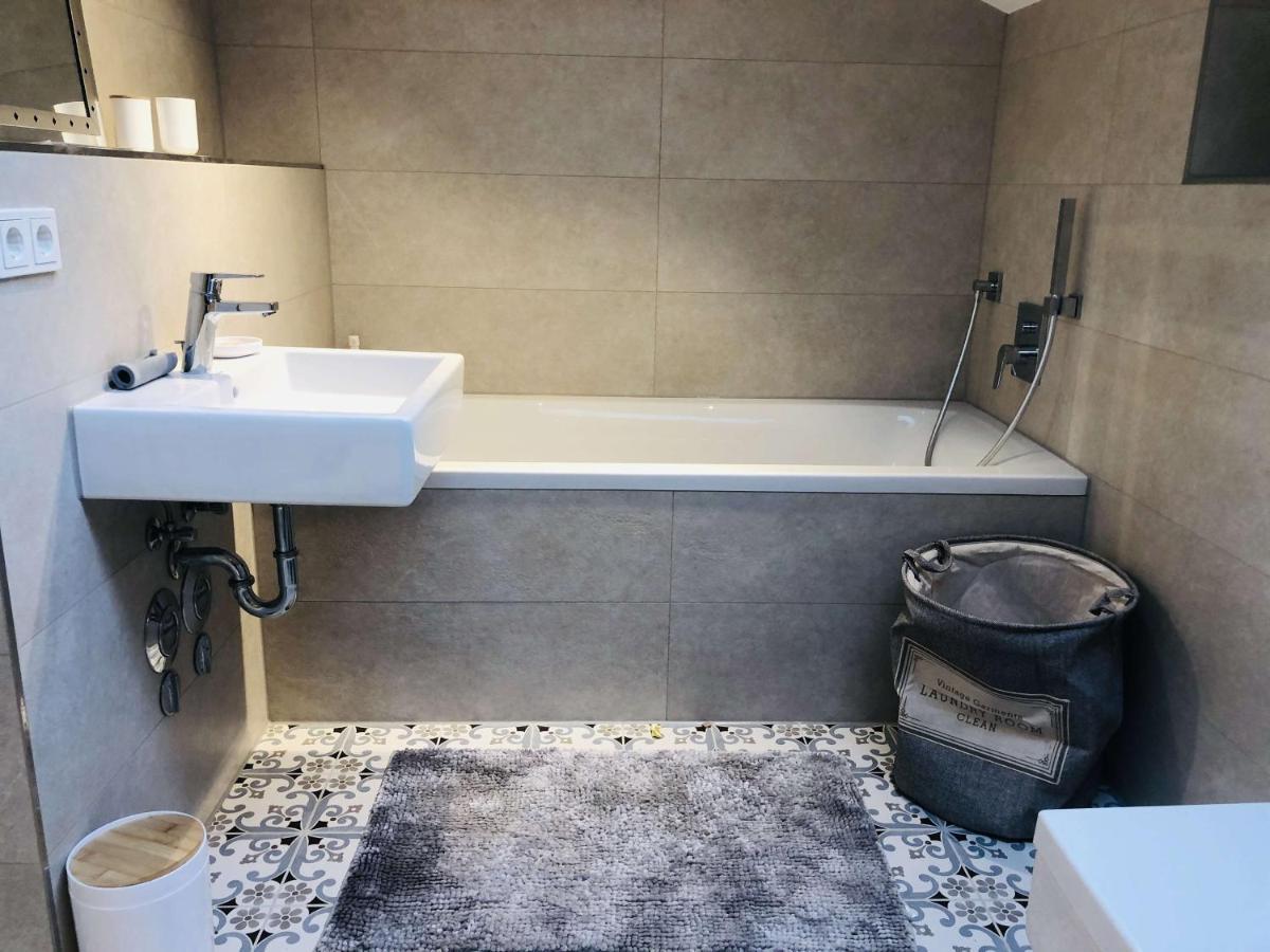 Sonniges Dg Apartment Nahe Bahnhof In גמונד אם טגרנזה מראה חיצוני תמונה